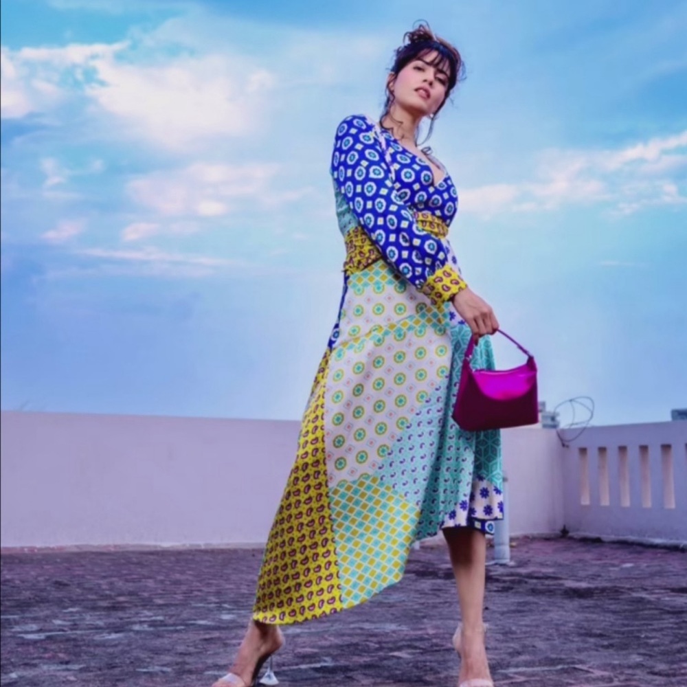 💙 PATCHWORK PRINT MIDI DRESS - Picture 5 of 13
